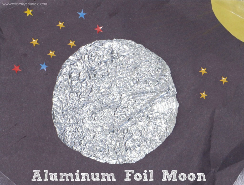 Exploring the solar system with your kid? This fun aluminum foil moon craft is a super easy sensory activity to teach your child about space! Perfect craft for toddlers!