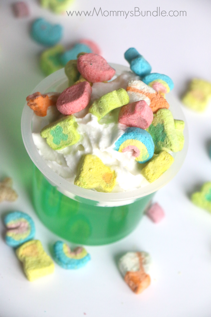 Treat your kids to this yummy Lucky Charms Jello Treat - it's an EASY St. Patrick's Day recipe for busy moms!