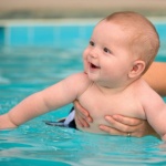 Easy Tips to Safely Introduce Your Baby to the Pool