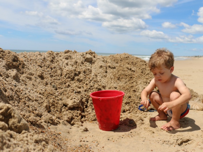 beach game for toddler