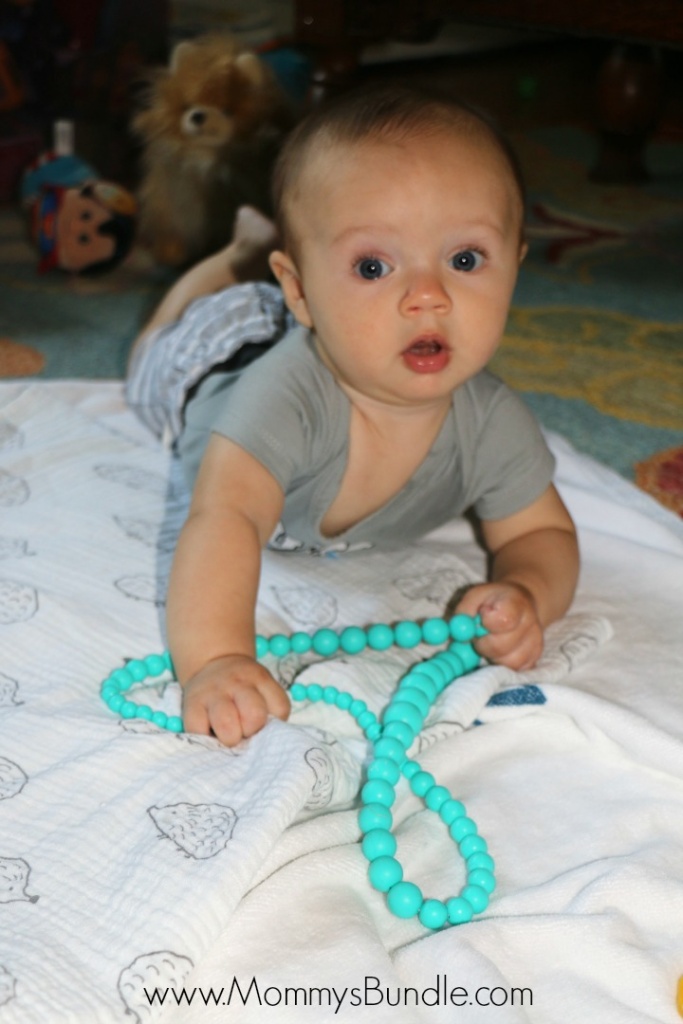 Tummy time activities for teething baby. Such an EASY baby activity you'll want to start from early on!